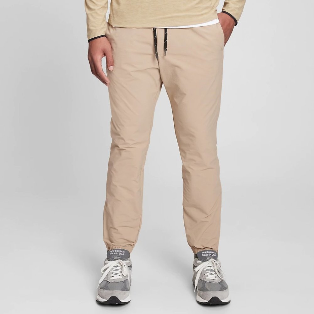 GapFit Tech Joggers Khaki